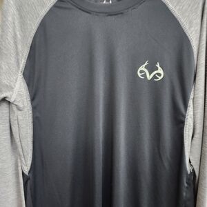 Realtree Black and Gray Long Sleeve Shirt
